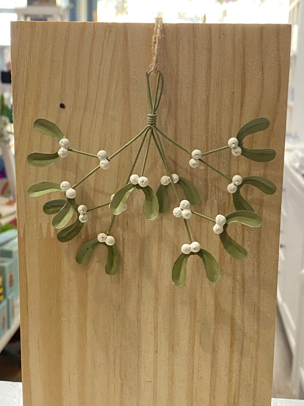 Bunch of Tin Mistletoe